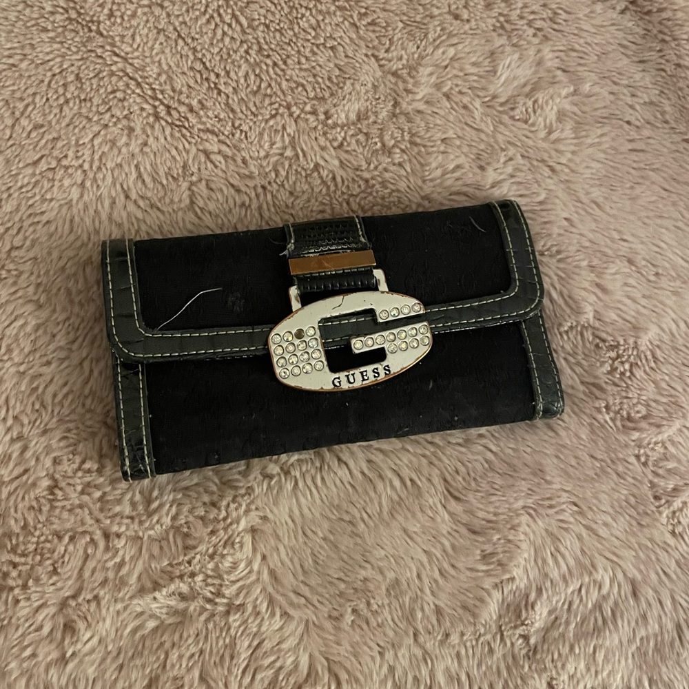 GUESS Wallet‎